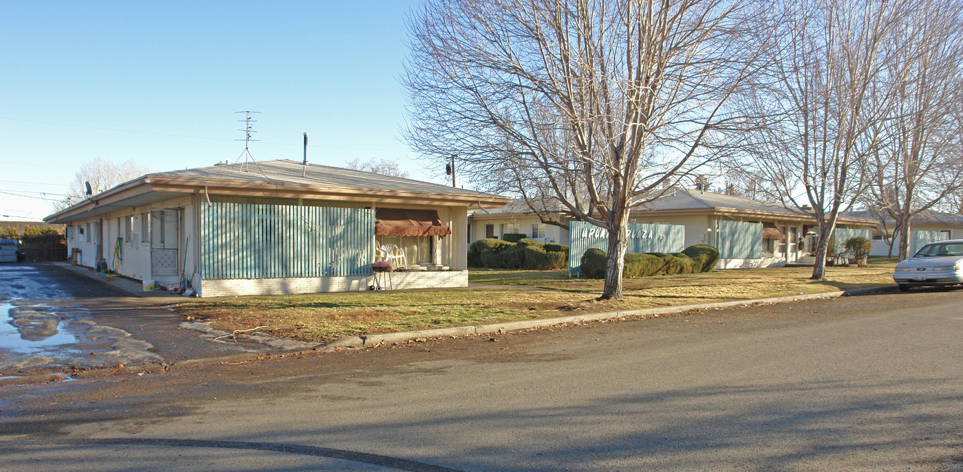 Upland Plaza in Yakima, WA - Building Photo