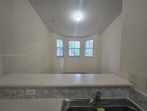 1661 SE 28th St in Homestead, FL - Foto de edificio - Building Photo