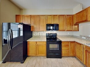 10902 Campus Heights Ln in Jacksonville, FL - Foto de edificio - Building Photo