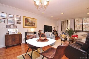 1374 Midland Ave in Yonkers, NY - Building Photo