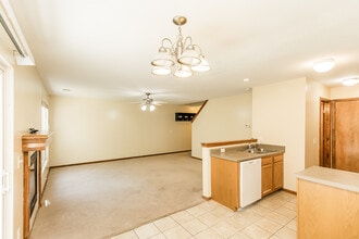 2526 Deerfield Blvd in Junction City, KS - Building Photo - Building Photo