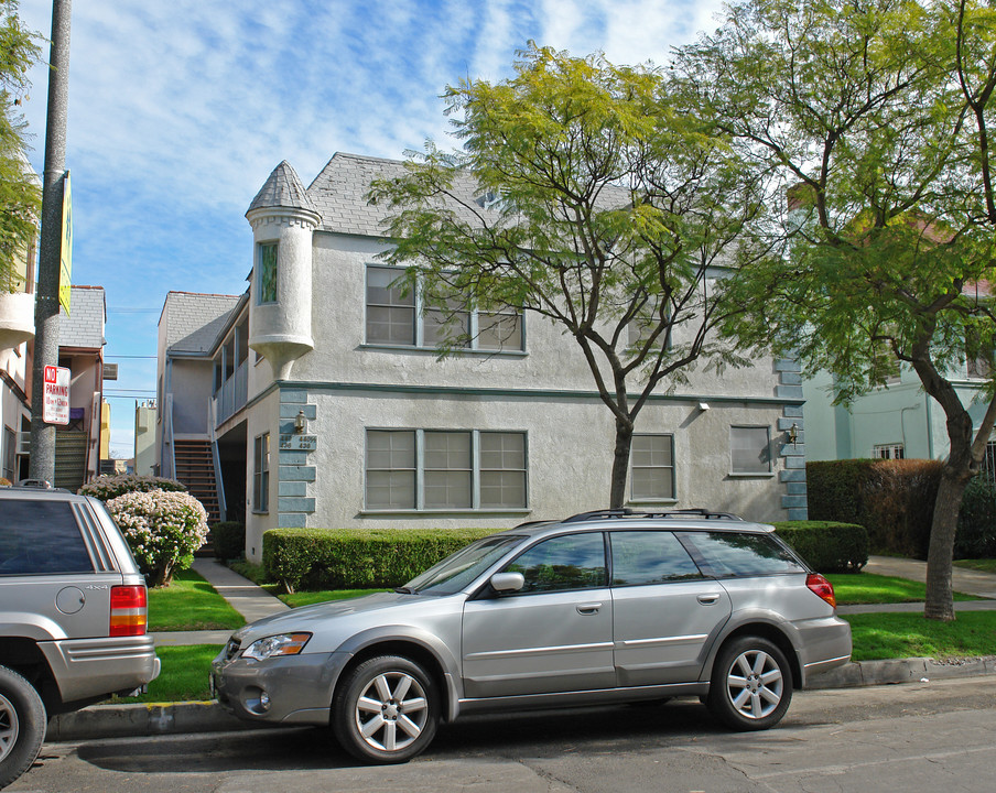 436 N Genesee Ave in Los Angeles, CA - Building Photo