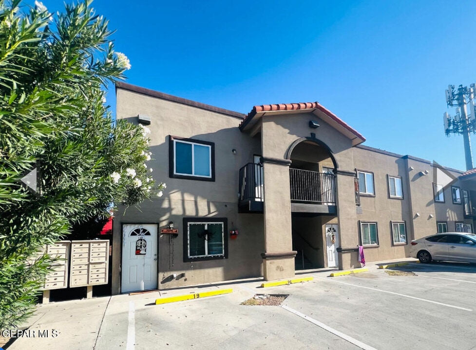 540 S Yarbrough Dr in El Paso, TX - Building Photo