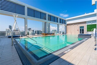 151 SE 1st St, Unit 2104 in Miami, FL - Building Photo - Building Photo