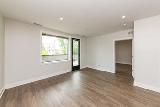 2111 S Halsted St in Chicago, IL - Building Photo - Building Photo