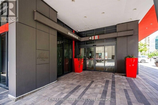 88 Sheppard Ave E in Toronto, ON - Building Photo - Building Photo