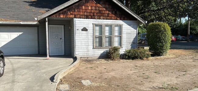 1020 W 4th St in Chico, CA - Building Photo - Building Photo