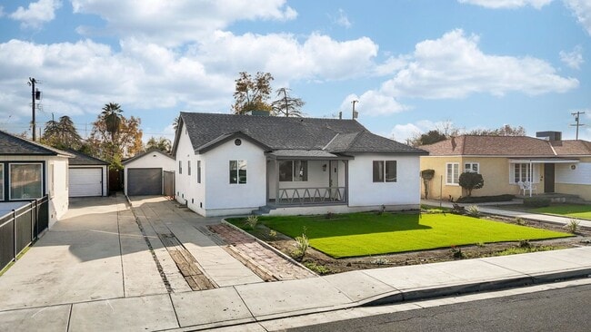 301 10th St in Bakersfield, CA - Foto de edificio - Building Photo