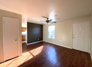 1706 Windward Dr, Unit B in Killeen, TX - Foto de edificio - Building Photo