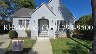 3009 1/2-3007-02 Brighton Ave in Los Angeles, CA - Building Photo