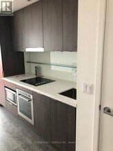 215 Queen St W in Toronto, ON - Building Photo - Building Photo