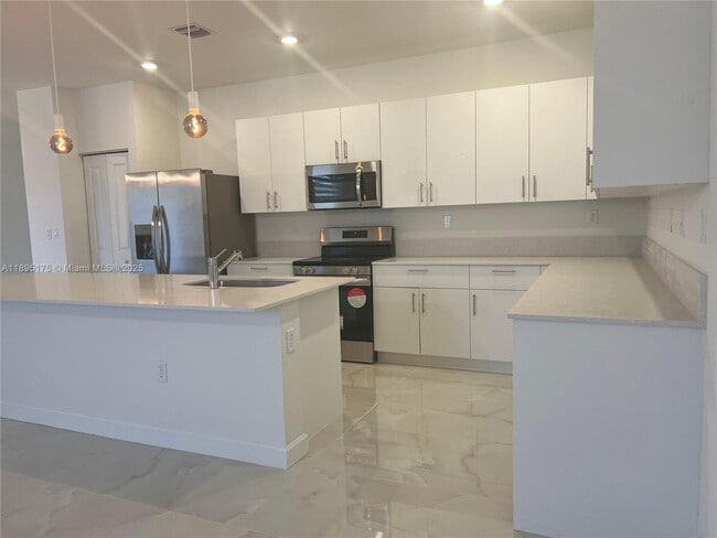 16960 SW 288th Ter in Homestead, FL - Building Photo - Building Photo