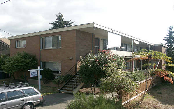 Bowdoin Apartments in Seattle, WA - Building Photo - Building Photo