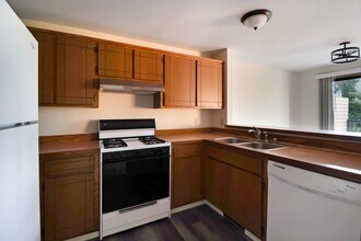1025 SW Kaleeton Loop in Oak Harbor, WA - Building Photo - Building Photo
