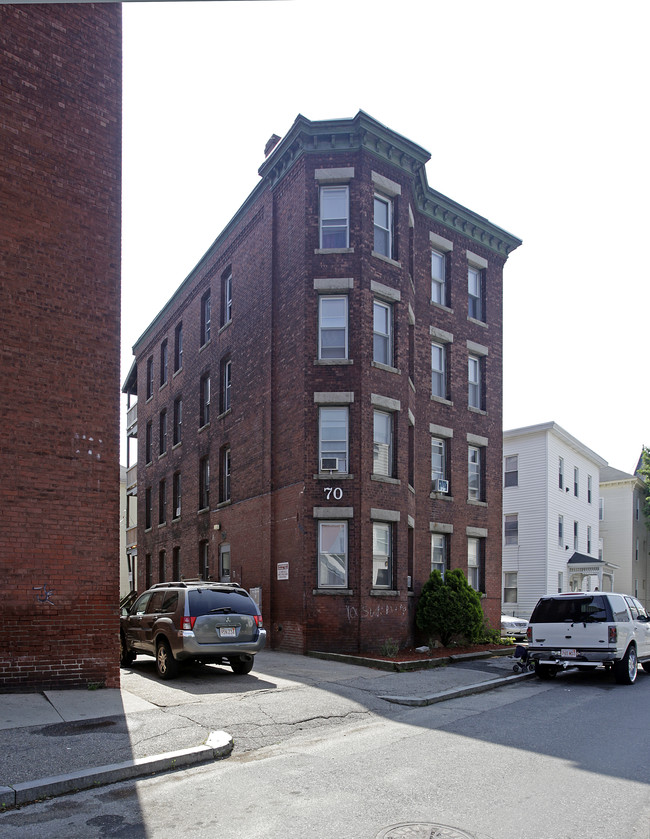 70 Russell St in Worcester, MA - Foto de edificio - Building Photo