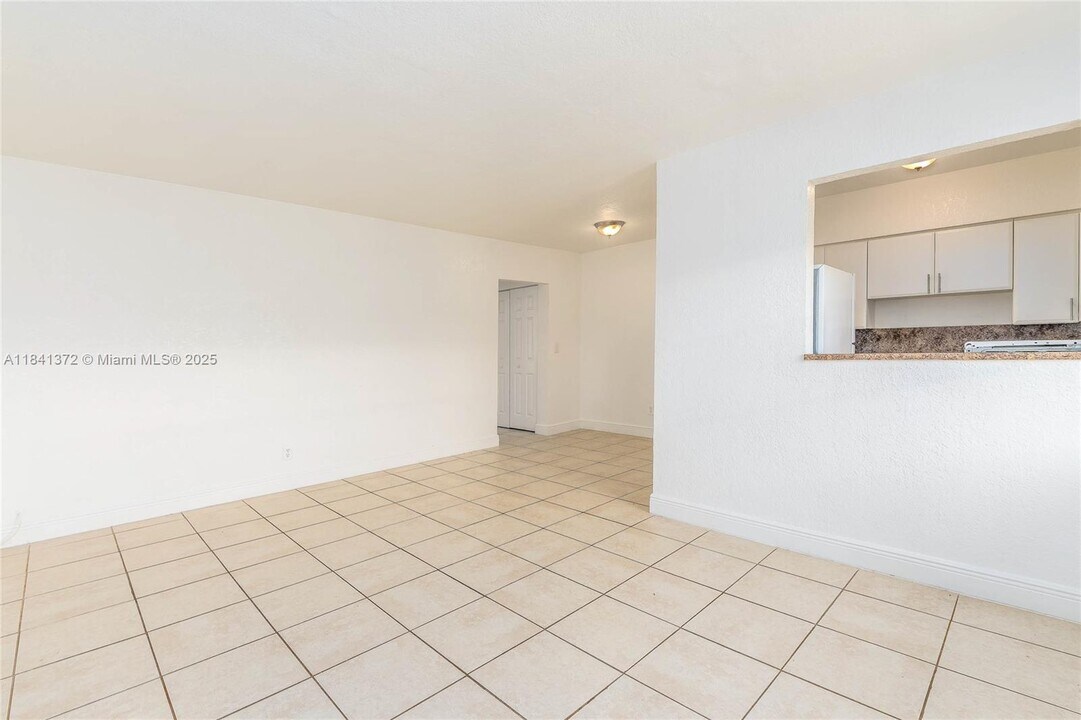 6921 Rue Vendome in Miami Beach, FL - Building Photo
