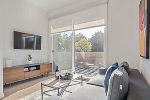 8820 Belford Ave in Los Angeles, CA - Building Photo