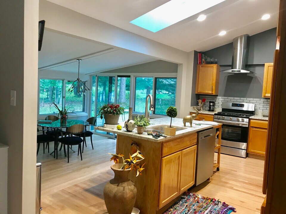 11810 N Schwemer Ln in Mequon, WI - Foto de edificio
