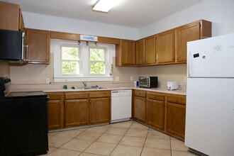 1222 W Market St, Unit 1222-A in Greensboro, NC - Building Photo - Building Photo