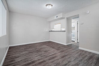 Dakota San Antonio in Balcones Heights, TX - Building Photo - Building Photo