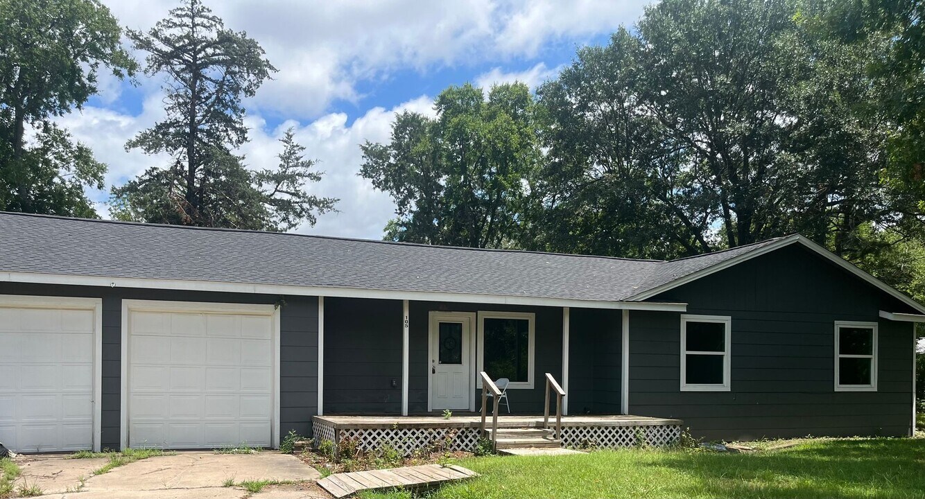 105 Monroe in Campbell, TX - Building Photo