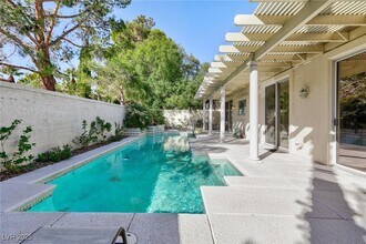 9013 Rivers Edge Dr in Las Vegas, NV - Foto de edificio - Building Photo