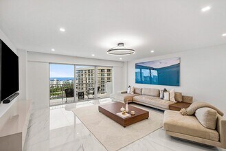 875 E Camino Real in Boca Raton, FL - Building Photo - Building Photo