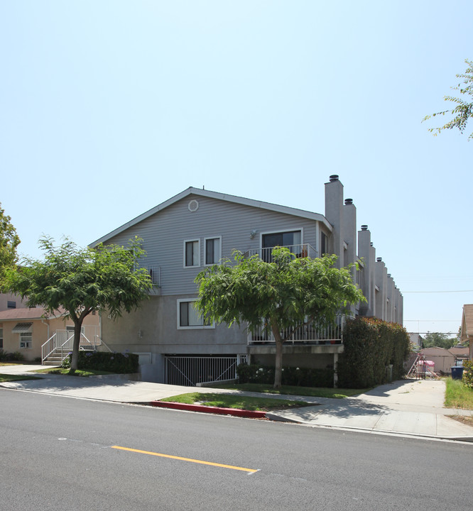 488 E Providencia Ave in Burbank, CA - Building Photo