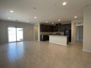 300 Crescent Verse St in Henderson, NV - Building Photo - Building Photo