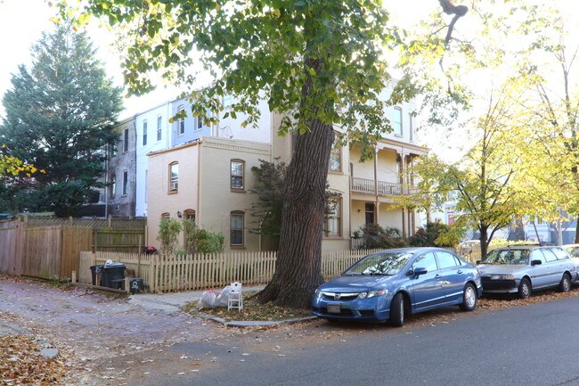 609 5th St NE in Washington, DC - Building Photo - Building Photo