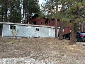 715 Chipmunk Ln in Big Bear Lake, CA - Foto de edificio - Building Photo