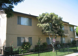 324 E Wakefield Ave in Anaheim, CA - Building Photo - Building Photo