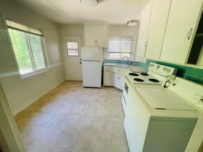 6015-6015Sandlin Sandlin Way in Sacramento, CA - Building Photo - Building Photo