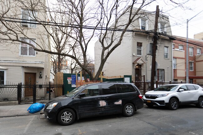 369 E 159th St in Bronx, NY - Foto de edificio - Building Photo