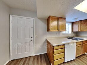 4247 S Hwy 89 in North Salt Lake, UT - Foto de edificio - Building Photo