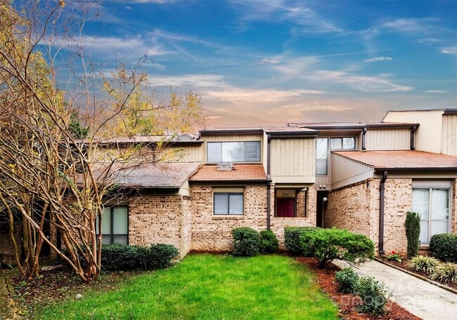7930 Charter Oak Ln in Charlotte, NC - Building Photo - Building Photo