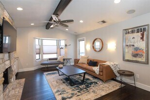 2410 Enfield Rd in Austin, TX - Building Photo