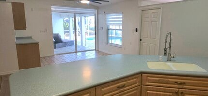 3520 SE 10th Pl in Cape Coral, FL - Building Photo - Building Photo