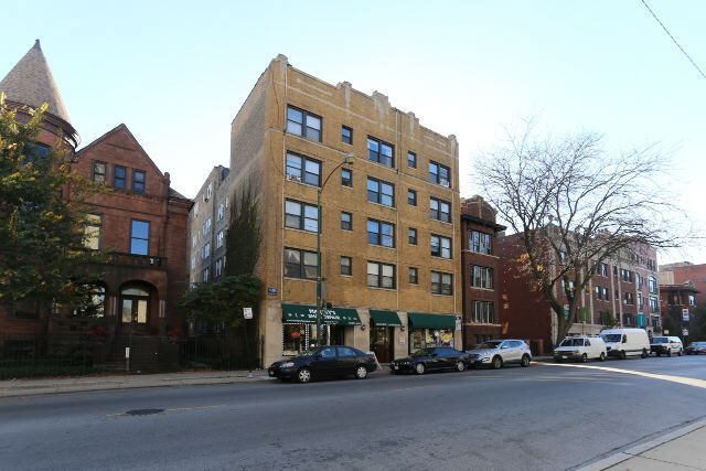 653 W Belmont Ave, Unit 3 in Chicago, IL - Building Photo