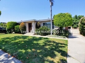 7619 Suva St in Downey, CA - Building Photo