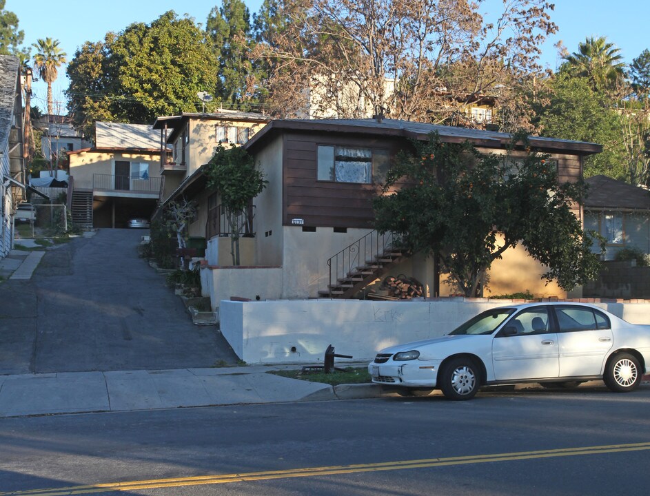 6131 Piedmont Ave in Los Angeles, CA - Building Photo