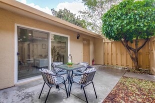 125 Connemara Way in Sunnyvale, CA - Building Photo