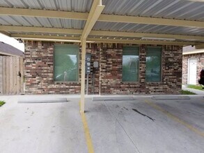 1428 Leann Rimes Rd, Unit B in Edinburg, TX - Foto de edificio - Building Photo