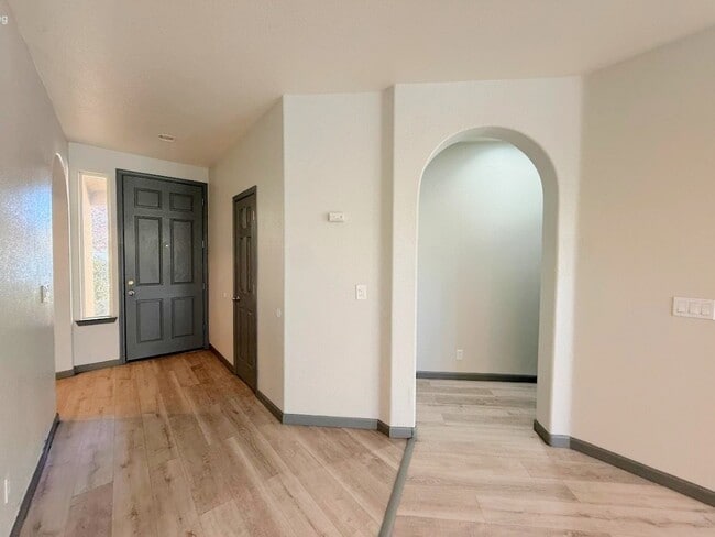 633 Chandon Dr in Merced, CA - Foto de edificio - Building Photo