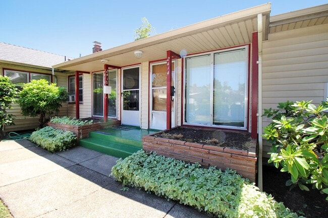 2404-2418 SE 58th in Portland, OR - Building Photo - Building Photo