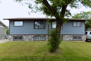 9314-9108 108 Ave in Grande Prairie, AB - Building Photo