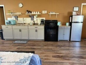 677 Broadway in Ulster Park, NY - Building Photo - Building Photo