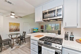 31200 Landau Blvd in Cathedral City, CA - Building Photo - Building Photo