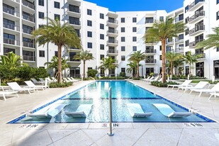 Villa Sole in North Miami, FL - Building Photo