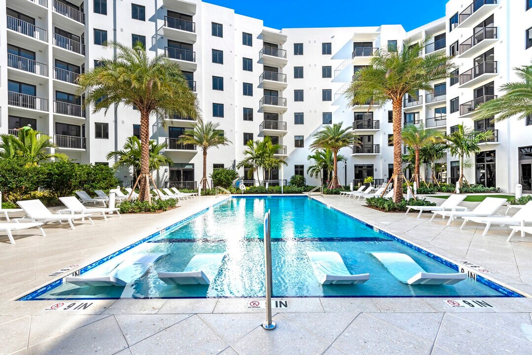 Villa Sole in North Miami, FL - Foto de edificio